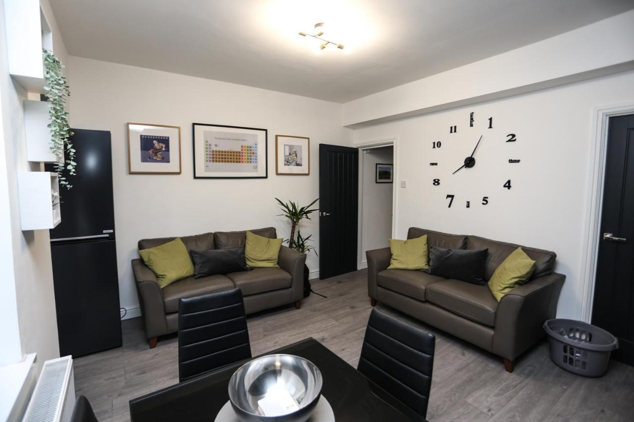 Cheerful 4-Bedroom Home In Sheffield Walkly Exterior foto